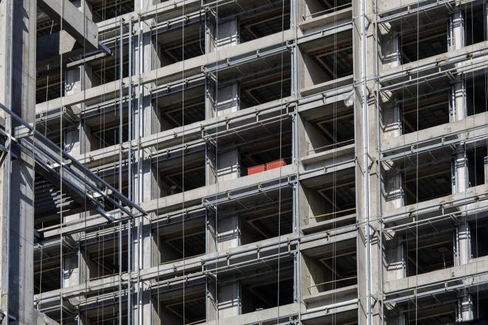 Nhu cầu sụt giảm sẽ là thách thức đối với các công ty bất động sản Trung Quốc