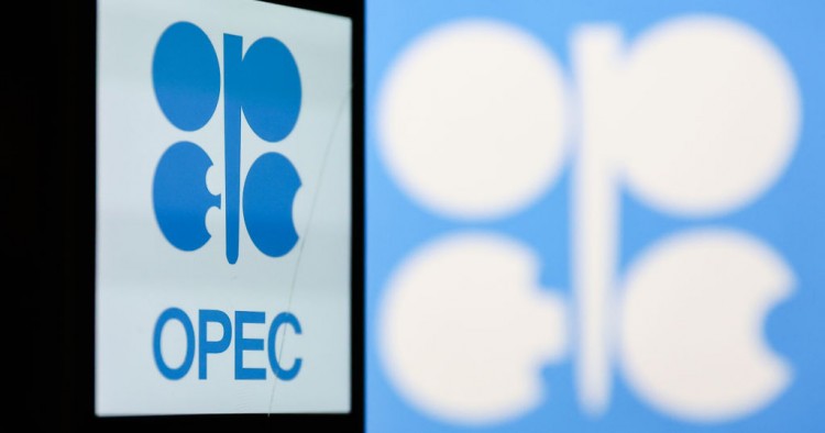 OPEC+ gia hạn cắt giảm sản lượng dầu thô đến năm 2025
