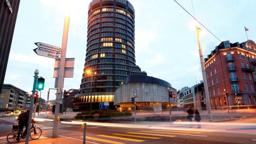 Các ngân hàng trung ương đối mặt với tình thế tiến thoái lưỡng nan trước sự chấp nhận stablecoin gia tăng