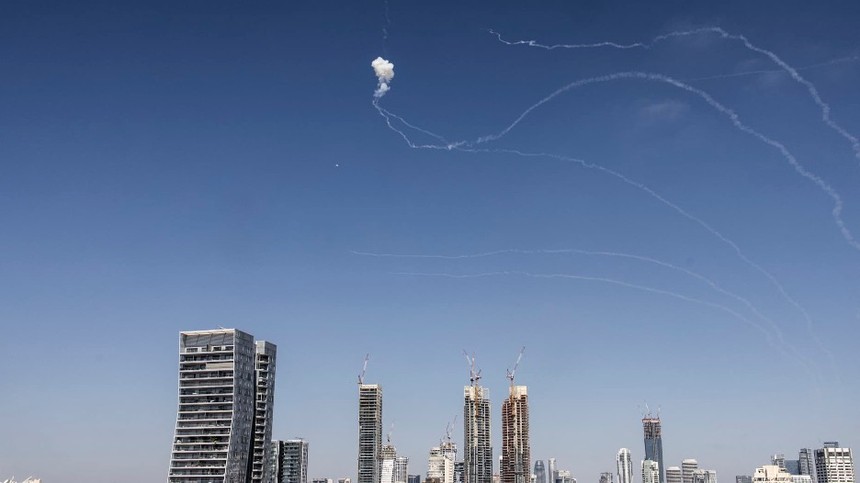 Chứng khoán Israel vượt trội so với các thị trường Trung Đông bất chấp các cuộc chiến trên nhiều mặt trận