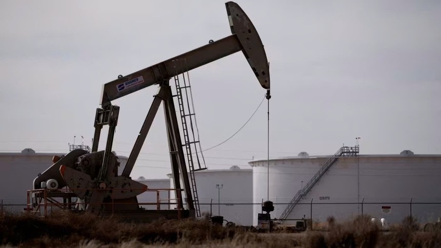 Giá dầu sụt giảm do lo ngại về tình trạng dư cung