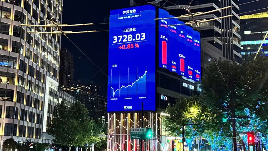 Hoạt động IPO tại Trung Quốc đang tập trung vào các lĩnh vực ưu tiên như xe điện và chip