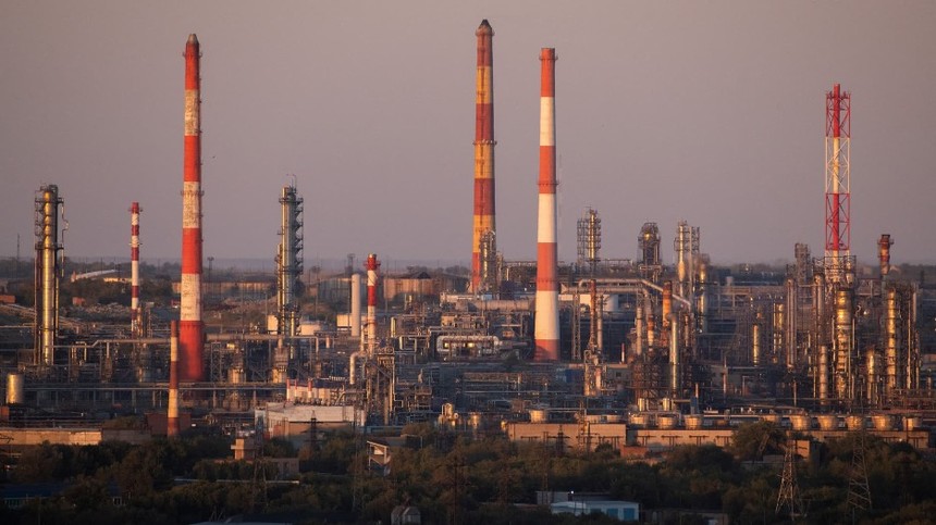 Trung Quốc và Ấn Độ có thể đối mặt với cú sốc nguồn cung khi Mỹ nhắm vào các công ty dầu mỏ của Nga