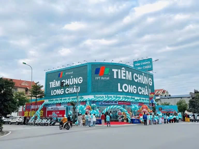 Chuỗi Long Châu của FPT Retail (FRT) dự kiến mở thêm tới 500 nhà thuốc và trung tâm tiêm chủng trong năm 2026