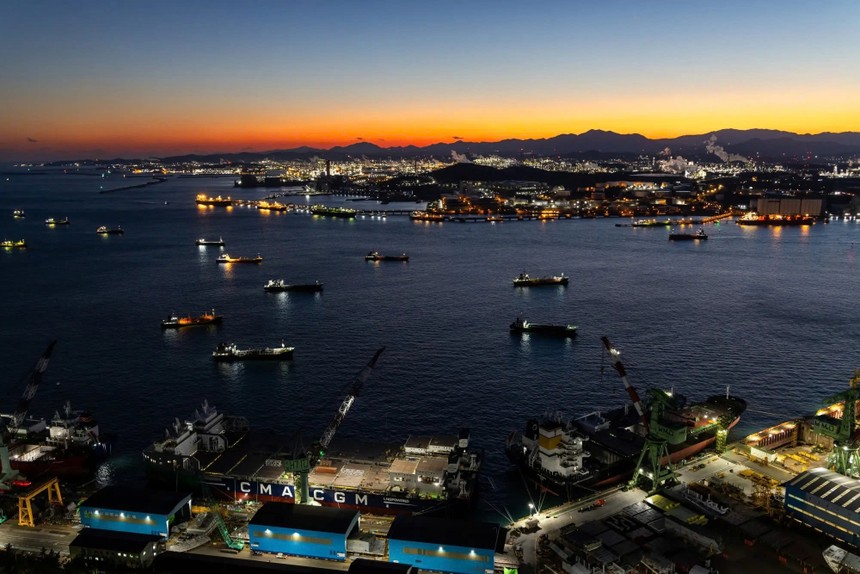 Làn sóng gom siêu tàu chở dầu gây biến động thị trường năng lượng