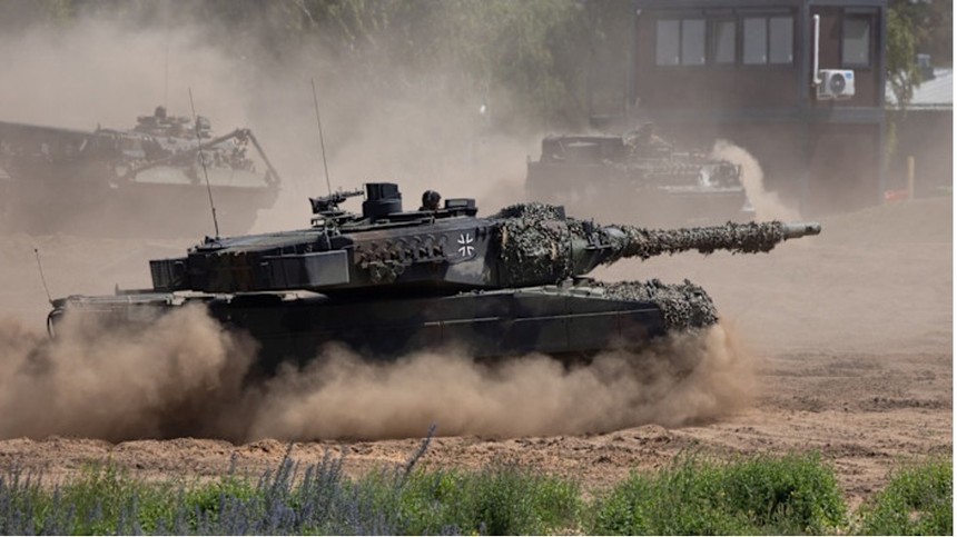 Chi tiêu cho quốc phòng và trí tuệ nhân tạo đẩy nợ toàn cầu tăng vọt