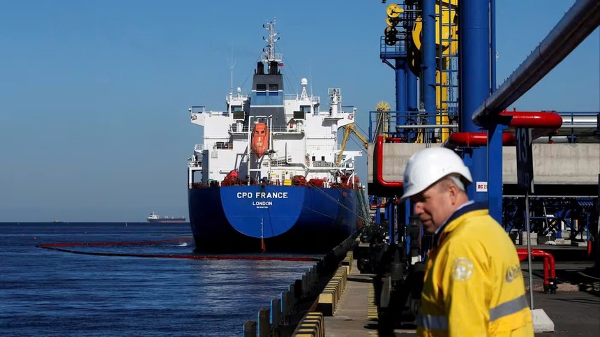 Châu Á chạy đua mua dầu Nga giữa khủng hoảng nguồn cung dầu