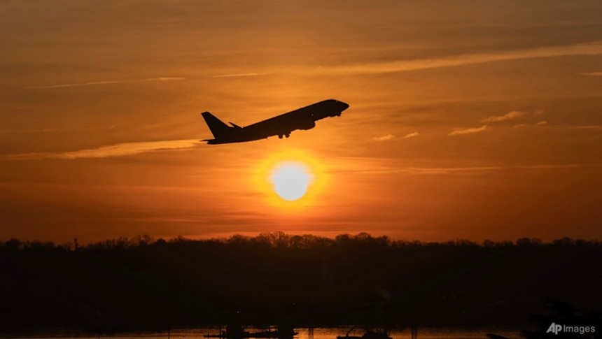 IATA: Việc bổ sung nguồn nhiên liệu bay có thể mất nhiều tháng ngay cả khi eo biển Hormuz mở cửa trở lại
