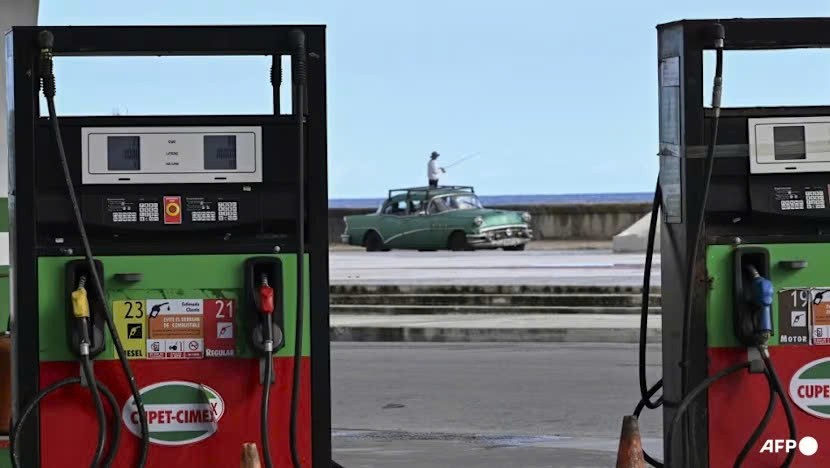 Tồn kho dầu toàn cầu giảm nhanh giữa khủng hoảng nguồn cung