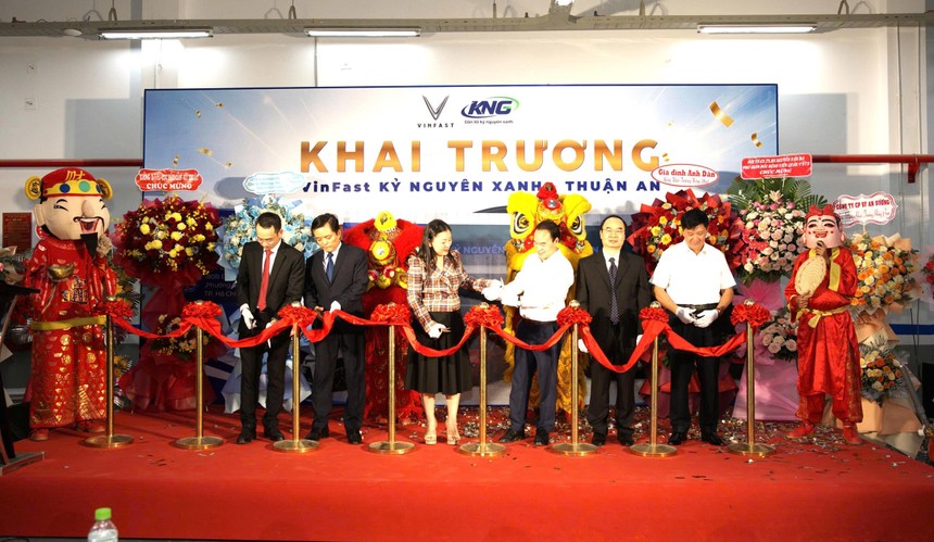 VinFast Kỷ Nguyên Xanh - Thuận An khai trương đại lý 3S