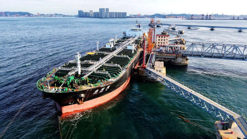 Giá dầu Trung Quốc lập kỷ lục khi nguồn cung từ Ả Rập Xê Út bị gián đoạn
