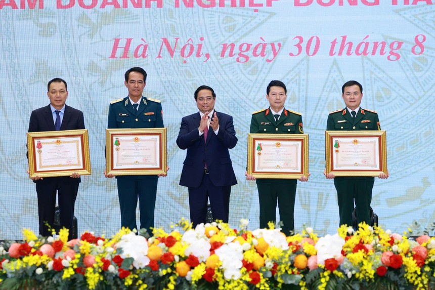 MB đón nhận Huân chương Bảo vệ Tổ quốc hạng Nhất tại Hội nghị “80 năm doanh nghiệp đồng hành cùng đất nước”