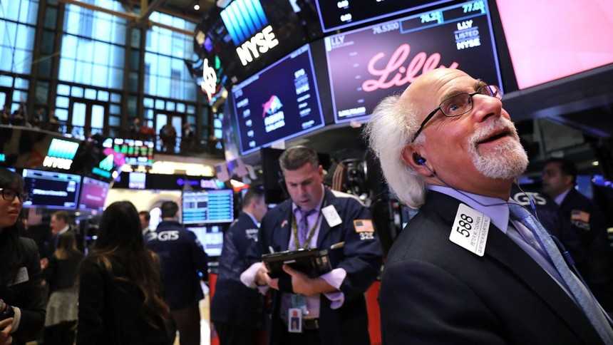 Dữ liệu kinh tế lạc quan, giới đầu tư tích cực gom hàng trở lại