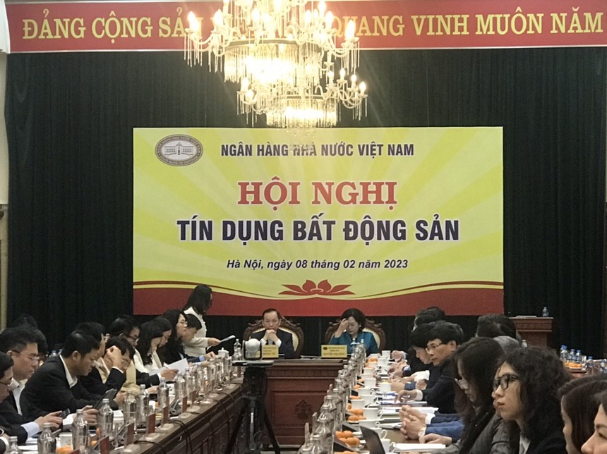 Bà Hà Thu Giang, Vụ trưởng Vụ Tín dụng các ngành kinh tế, Ngân hàng Nhà nước phát biểu tại Hội nghị