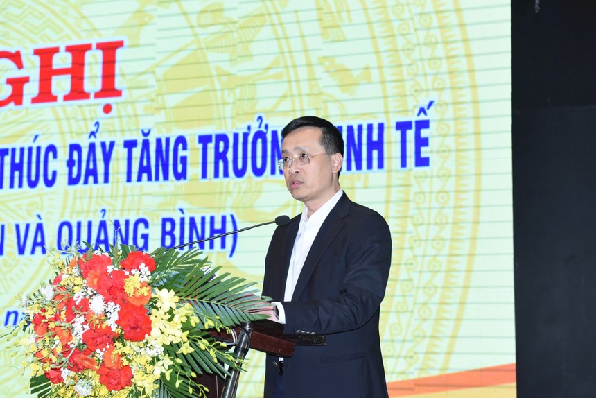 Ông Phạm Quang Dũng, Phó Thống đốc NHNN phát biểu tại Hội nghị Đẩy mạnh tín dụng ngân hàng góp phần thúc đẩy tăng trưởng kinh tế Khu vực 8.