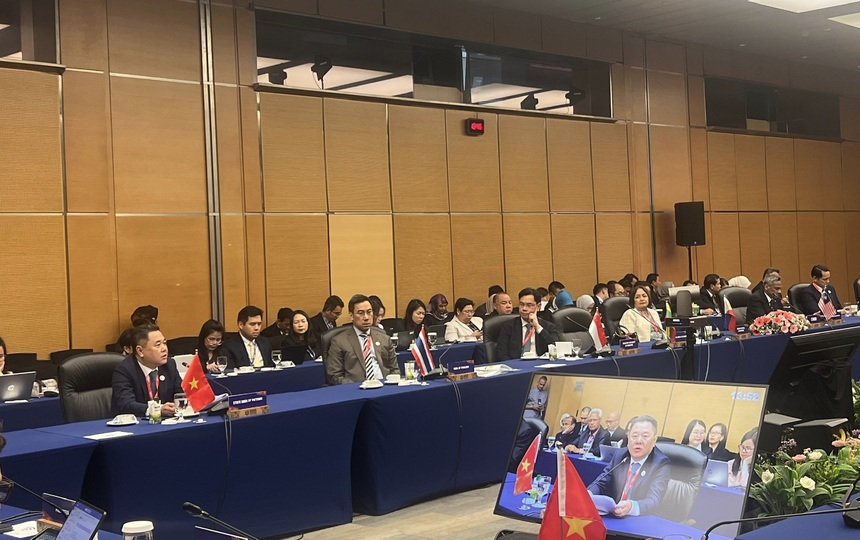 Phó Thống đốc Nguyễn Ngọc Cảnh tham dự và phát biểu tại phiên đối thoại với CEO của các tổ chức tài chính.