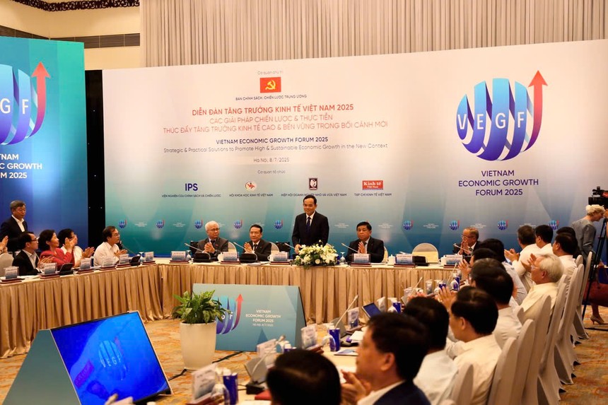 Ông Trần Lưu Quang, Bí thư Trung ương Đảng, Trưởng Ban Chính sách, chiến lược Trung ương, Trưởng Ban Chỉ đạo Đề án chủ trì Diễn đàn