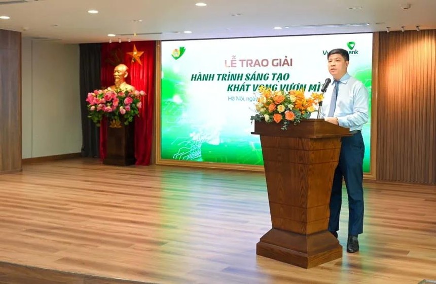 Hồng Quang - Ủy viên Ban Chấp hành Tổng Liên đoàn Lao động Việt Nam, Thành viên Hội đồng Quản trị, Chủ tịch Công đoàn Vietcombank phát biểu khai mạc