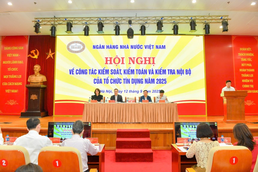 Ban Chủ tọa Hội nghị