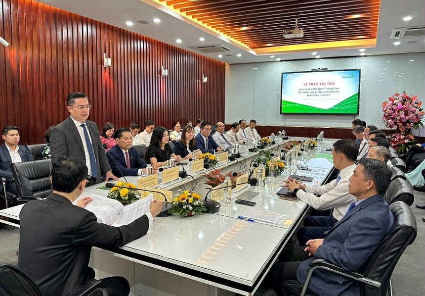 Ông Nguyễn Thanh Tùng - Ủy viên BCH Đảng bộ Chính Phủ, Bí thư Đảng ủy, Chủ tịch HĐQT Vietcombank phát biểu tại buổi lễ