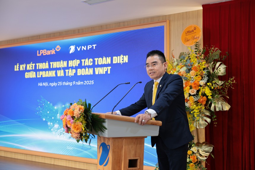 Ông Hồ Nam Tiến, Phó Chủ tịch Thường trực HĐQT LPBank phát biểu tại Lễ ký kết
