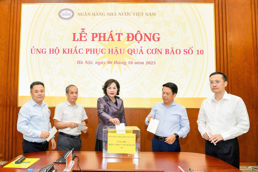 Thống đốc Nguyễn Thị Hồng, các Phó Thống đốc, đại diện Lãnh đạo các Vụ, Cục, đơn vị, đơn vị sự nghiệp tại Hà Nội đã tham dự Lễ Phát động.