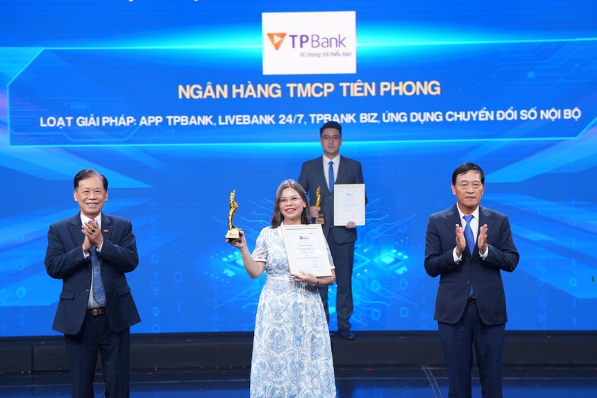 TPBank (TPB) được vinh danh chuyển đổi số xuất sắc, ghi dấu nỗ lực bền bỉ trên hành trình chuyển đổi số