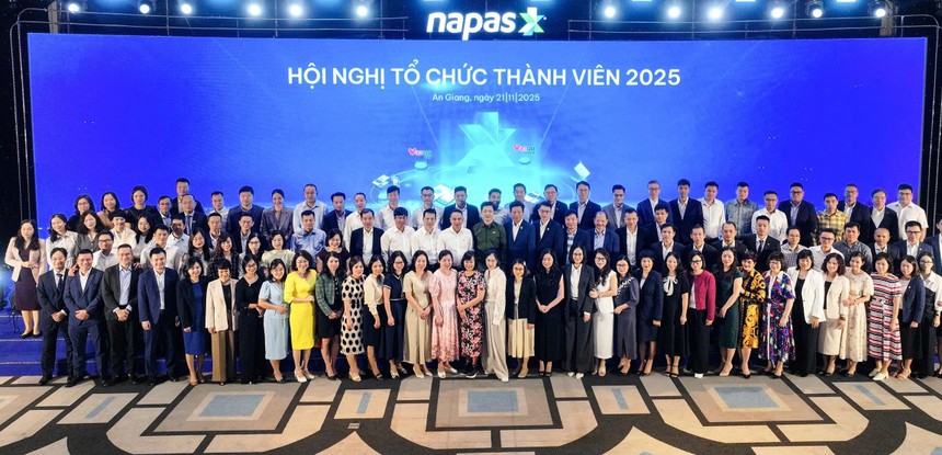Hội nghị Tổ chức Thành viên năm 2025 không chỉ là dịp tổng kết những kết quả đã đạt được trong năm qua, mà còn thể hiện cam kết của NAPAS trong việc đồng hành cùng các tổ chức thành viên, thúc đẩy đổi mới sáng tạo, mở rộng hợp tác và phát triển hệ sinh thái thanh toán số toàn diện. 
