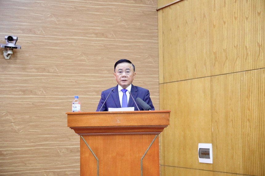 Ông Trần Cẩm Tú, Ủy viên Bộ Chính trị, Thường trực Ban Bí thư phát biểu tại Hội nghị Tổng kết công tác năm 2025, triển khai nhiệm vụ công tác năm 2026, Ban Chính sách, chiến lược Trung ương