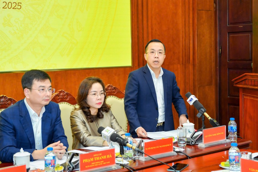 Ông Lê Hoàng Chính Quang, Cục trưởng Cục Công nghệ thông tin, Ngân hàng Nhà nước Việt Nam trả lời tại Họp báo