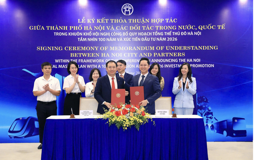 Ông Đoàn Ngọc Lưu, Phó Tổng Giám đốc Agribank và Sở Tài chính Hà Nội ký kết Biên bản ghi nhớ hợp tác, mở rộng cơ chế phối hợp trong nghiên cứu và phát triển các kênh huy động vốn trung, dài hạn phục vụ các dự án hạ tầng chiến lược của Thủ đô