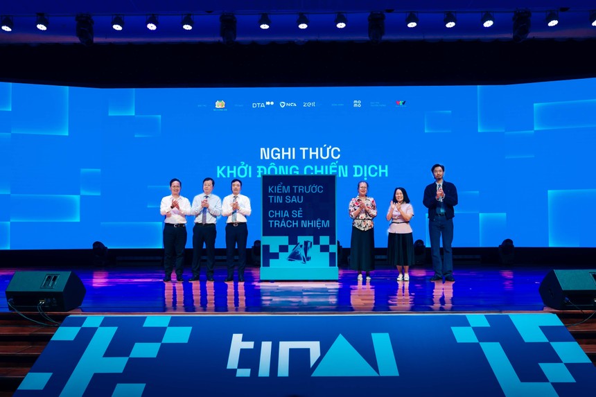 Lãnh đạo Cục An ninh mạng và phòng, chống tội phạm sử dụng công nghệ cao (A05), Hiệp hội An ninh mạng quốc gia, Đài Truyền hình Việt Nam (VTV) và đại diện Lãnh đạo MoMo tại Sự kiện