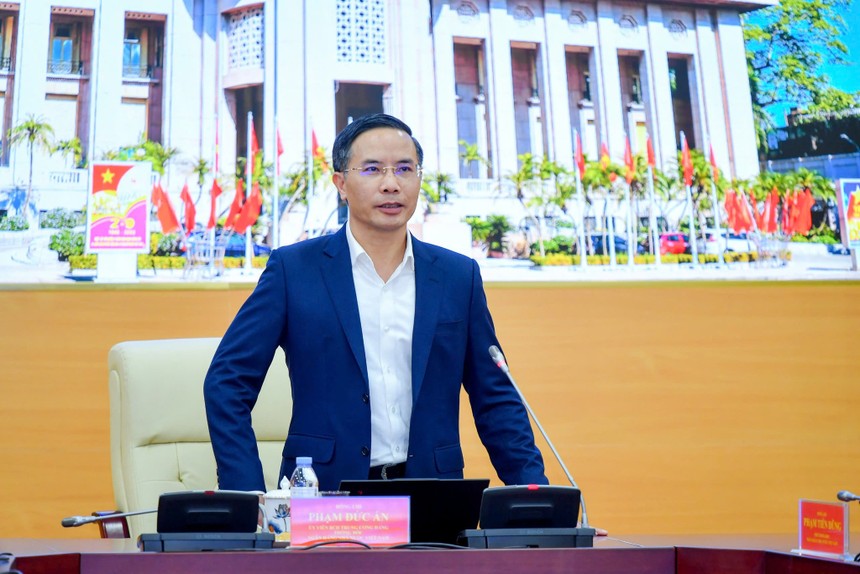 Sáng ngày 19/10, Thống đốc Ngân hàng Nhà nước Việt Nam (NHNN) Phạm Đức Ấn chủ trì cuộc họp trực tiếp với lãnh đạo các ngân hàng thương mại về hoạt động ngân hàng. 