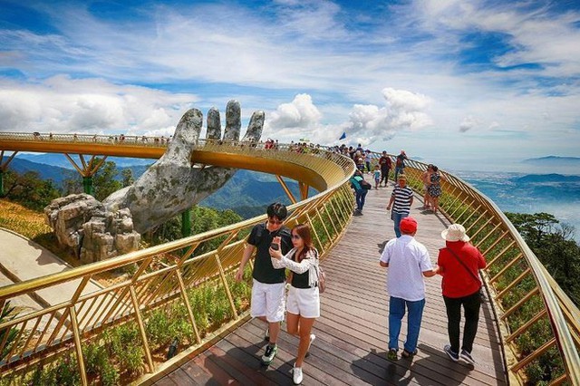 Thủ tướng yêu cầu xây dựng chính sách thị thực thuận tiện, linh hoạt cho khách du lịch 