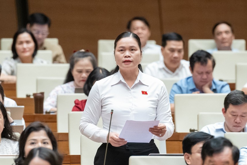 ĐBQH Ma Thị Thúy phát biểu tại Hội trường chiều 27/5