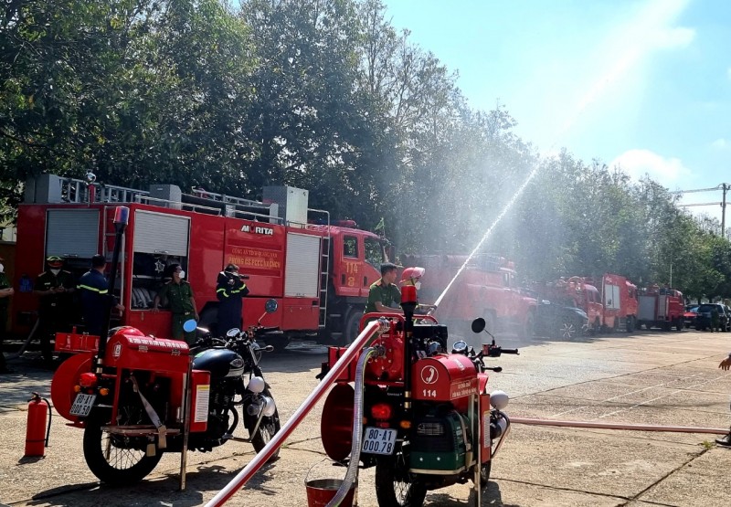 Ngành Công an đang sử dụng mô tô chữa cháy, đại biểu Nguyễn Văn Cảnh đề nghị nhân rộng mô hình này ra cả nước.