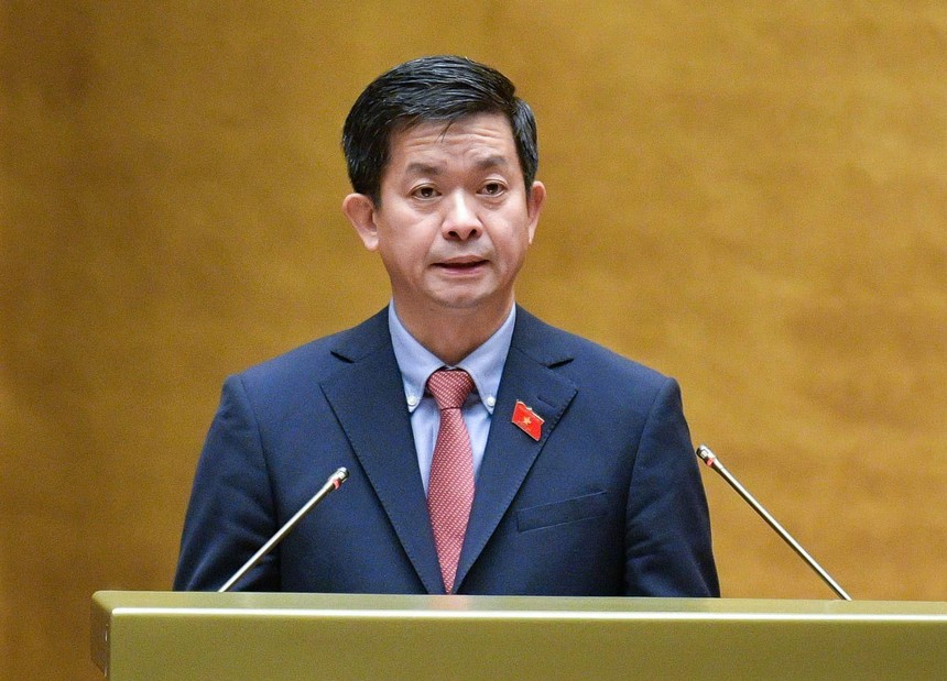 Tổng Thư ký Quốc hội, Chủ nhiệm Văn phòng Quốc hội Lê Quang Tùng trình bày dự thảo Nghị quyết Kỳ họp thứ 8, Quốc hội khóa XV