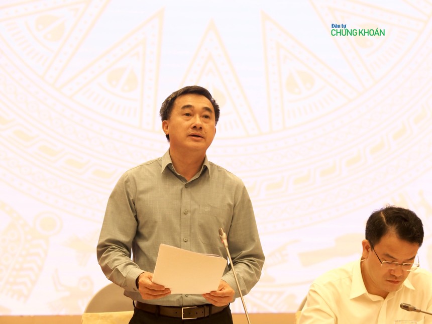 Thứ trưởng Bộ Y tế Trần Văn Thuấn phát biểu tại họp báo Chính phủ chiều 6/5 (Ảnh: M.M)