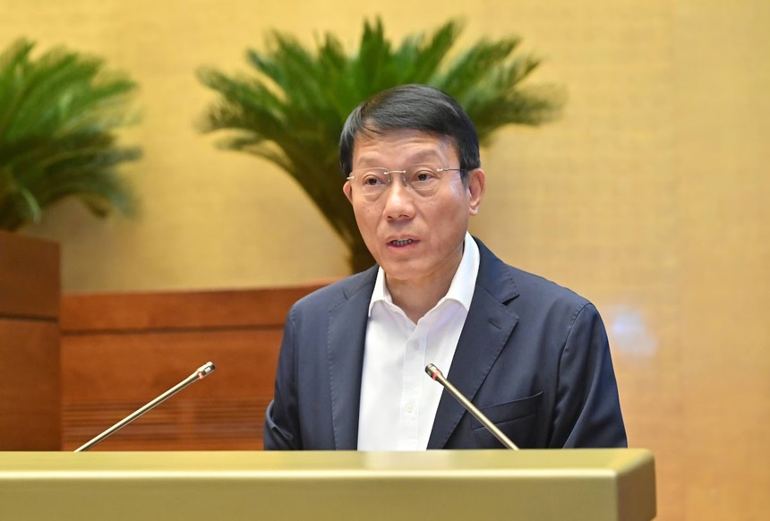 Đại tướng Lương Tam Quang, Bộ trưởng Bộ Công an trình bày Tờ trình dự án Luật sửa đổi, bổ sung một số điều của Bộ luật Hình sự sáng 20/5 (Ảnh: QH)