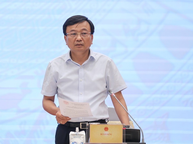 Thứ trưởng Bộ Xây dựng Nguyễn Danh Huy thông tin tới báo chí về phương án bỏ giấy phép xây dựng đối với các công trình, nhà ở của người dân tại họp báo Chính phủ chiều 4/6.