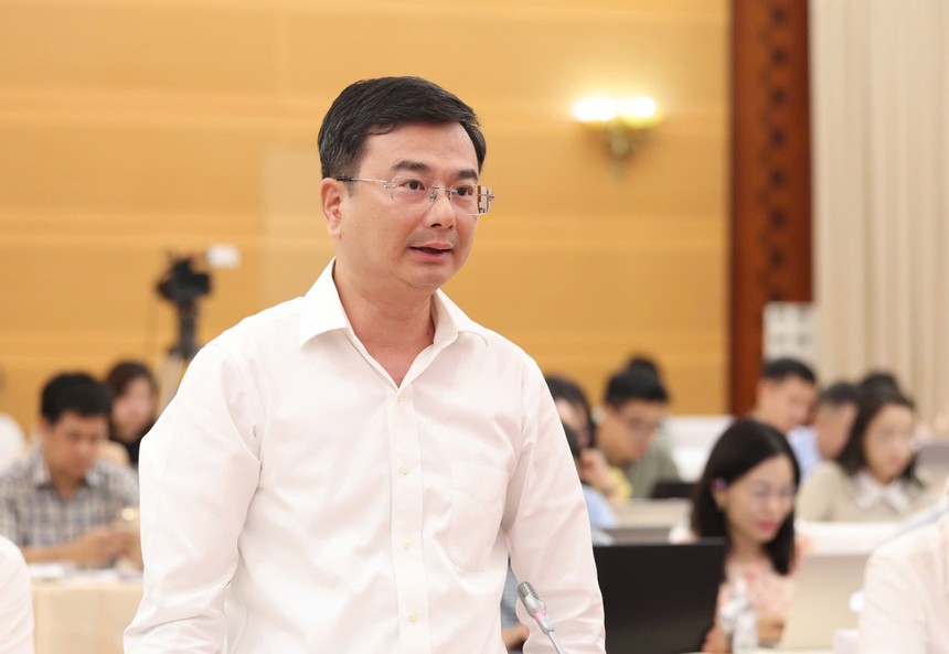 Phó thống đốc NHNN Phạm Thanh Hà trao đổi với báo chí tại họp báo Chính phủ chiều 3/7