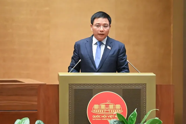 Bộ trưởng Bộ Tài chính Nguyễn Văn Thắng trình bày Tờ trình