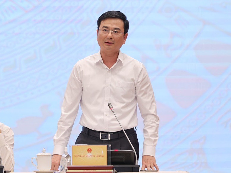 Phó Thống đốc Ngân hàng Nhà nước Phạm Thanh Hà trả lời câu hỏi của báo chí tại họp báo Chính phủ chiều 4/4