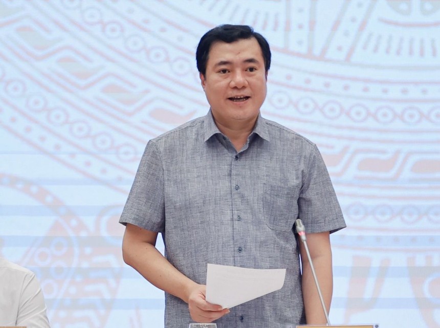 Thứ trưởng Bộ Công Thương Nguyễn Sinh Nhật Tân nói về giám sát chất lượng xăng E10 tại Họp báo Chính phủ chiều 3/6 (Ảnh: M.M)