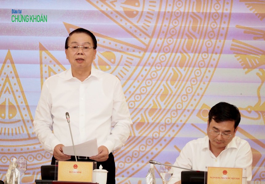 Thứ trưởng Bộ Tài chính Nguyễn Đức Chi phát biểu tại họp báo Chính phủ chiều 3/8 (Ảnh: Minh Minh)