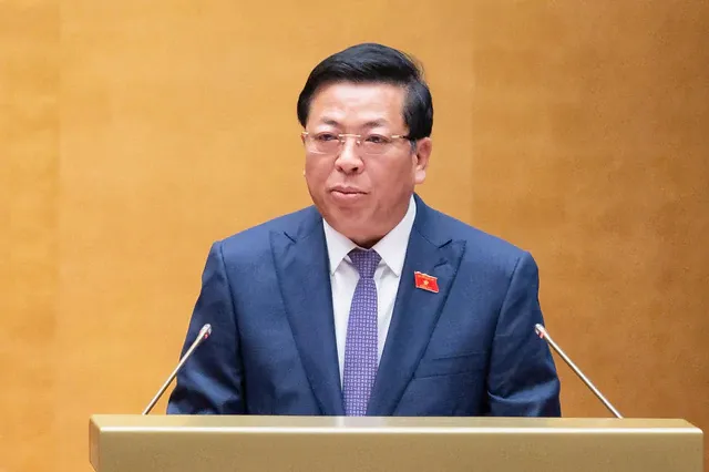 Bộ trưởng Bộ Xây dựng Trần Hồng Minh trình bày Tờ trình định hướng chính sách sửa đổi Luật Nhà ở 2023 tại Quốc hội sáng 19/8.