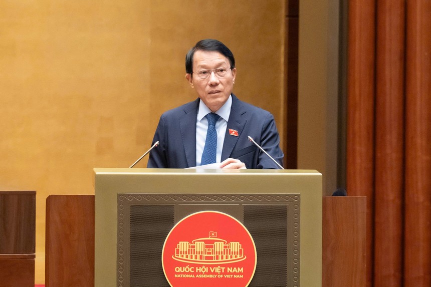 Đại tướng Lương Tam Quang, Bộ trưởng Bộ Công an trình bày Báo cáo tóm tắt giải trình, tiếp thu, chỉnh lý dự thảo Nghị quyết trước Quốc hội sáng 24/8