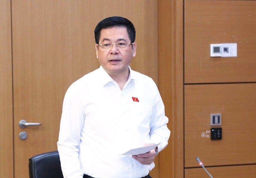 Phó Chủ tịch Quốc hội Nguyễn Hồng Diên thảo luận tại tổ chiều 17/10 về dự án Luật sửa đổi, bổ sung một số điều của Luật Chứng khoán