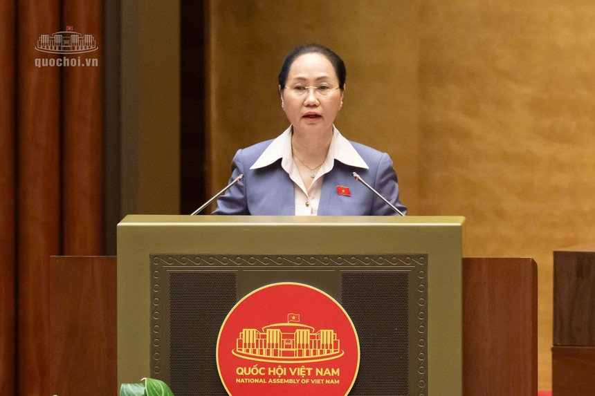 Bộ trưởng Bộ Văn hoá, Thể thao và Du lịch Lâm Thị Phương Thanh trình bày Tờ trình dự án Luật Phát triển công nghiệp văn hoá sáng 24/10.