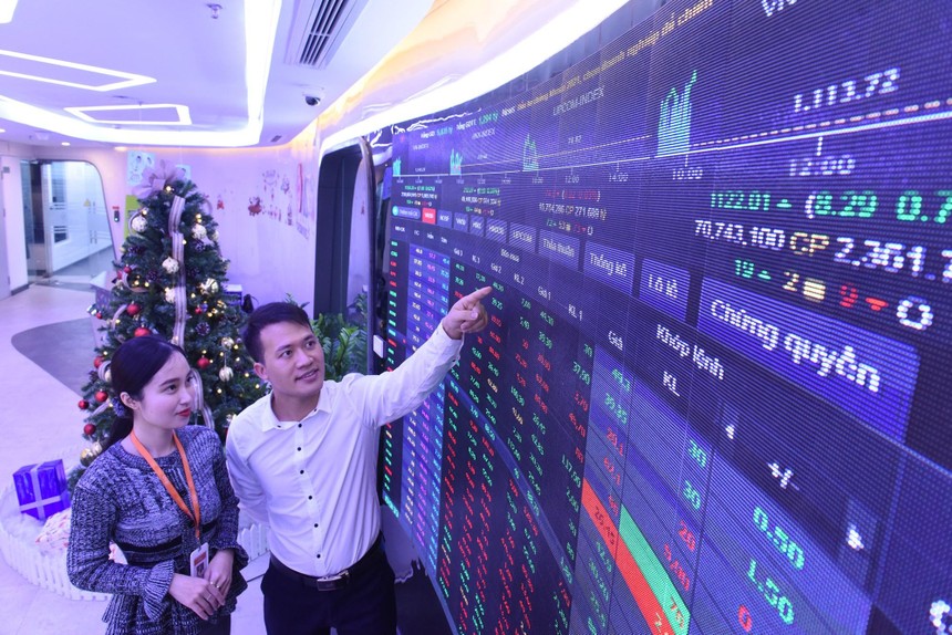 VN-Index sắp phá kỷ lục mọi thời đại 1.204,33 điểm xác lập ngày 9/4/2018 (ảnh Dũng Minh)